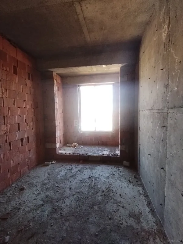 Satılır 2 otaqlı mənzil 86 m²