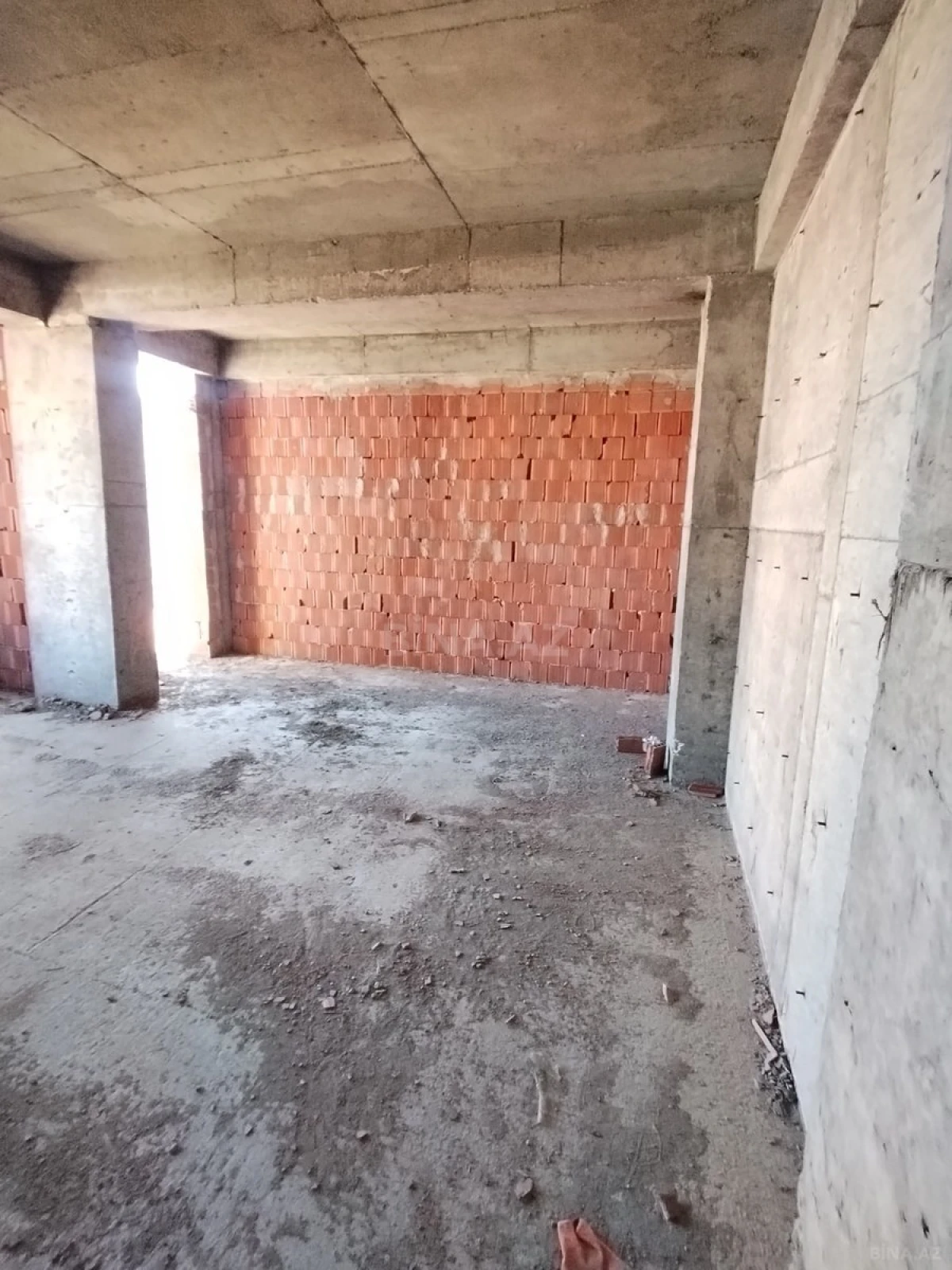 Satılır 2 otaqlı mənzil 86 m²