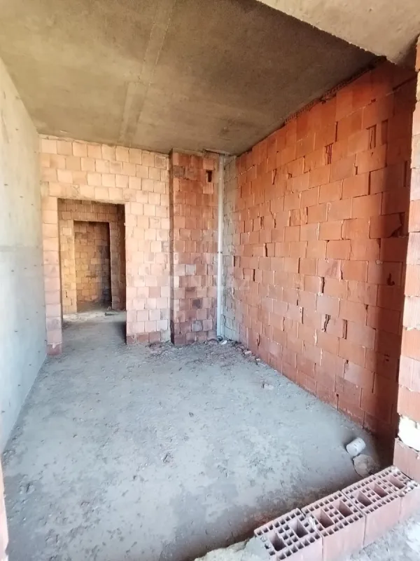 Satılır 2 otaqlı mənzil 86 m²