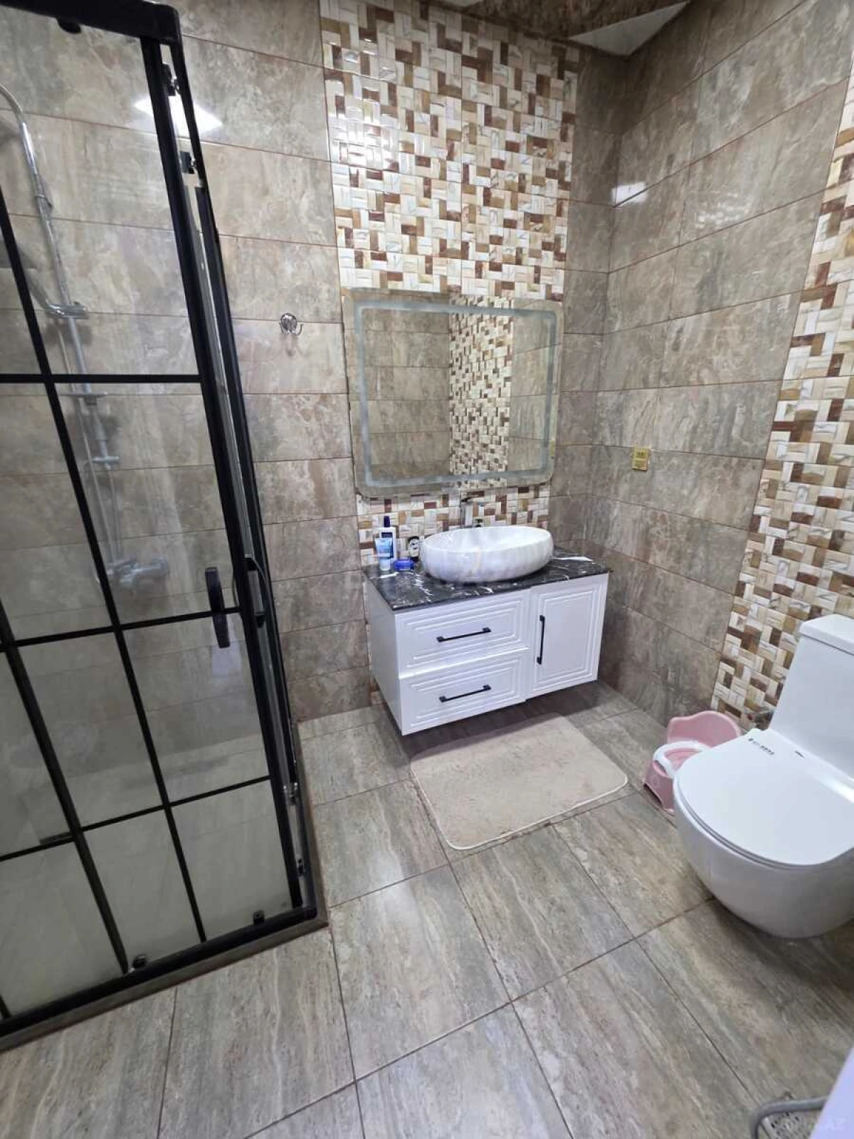 Kirayə verilir 3 otaqlı mənzil 150 m²