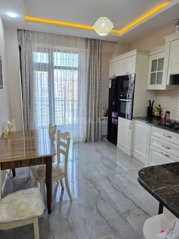 Kirayə verilir 3 otaqlı mənzil 150 m²
