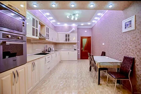 Kirayə verilir 4 otaqlı mənzil 181 m²