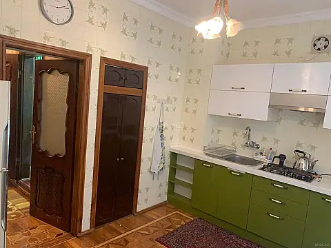 Kirayə verilir 4 otaqlı mənzil 95 m²