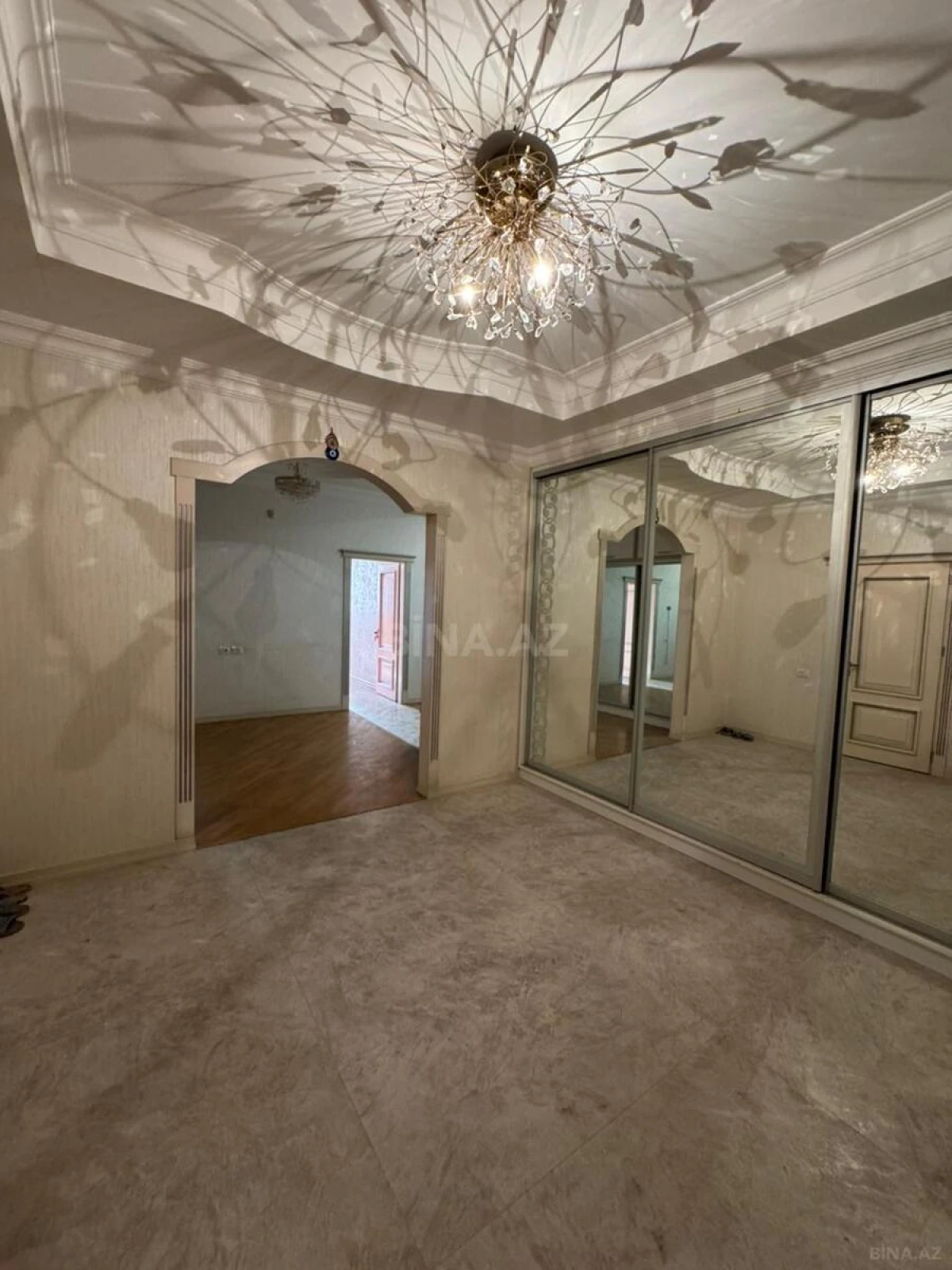 Kirayə verilir 3 otaqlı mənzil 150 m²