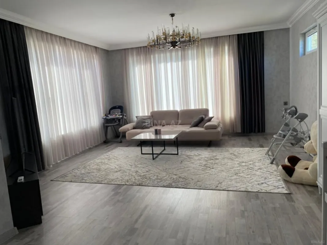 Satılır 8 otaqlı həyət evi 280 m²