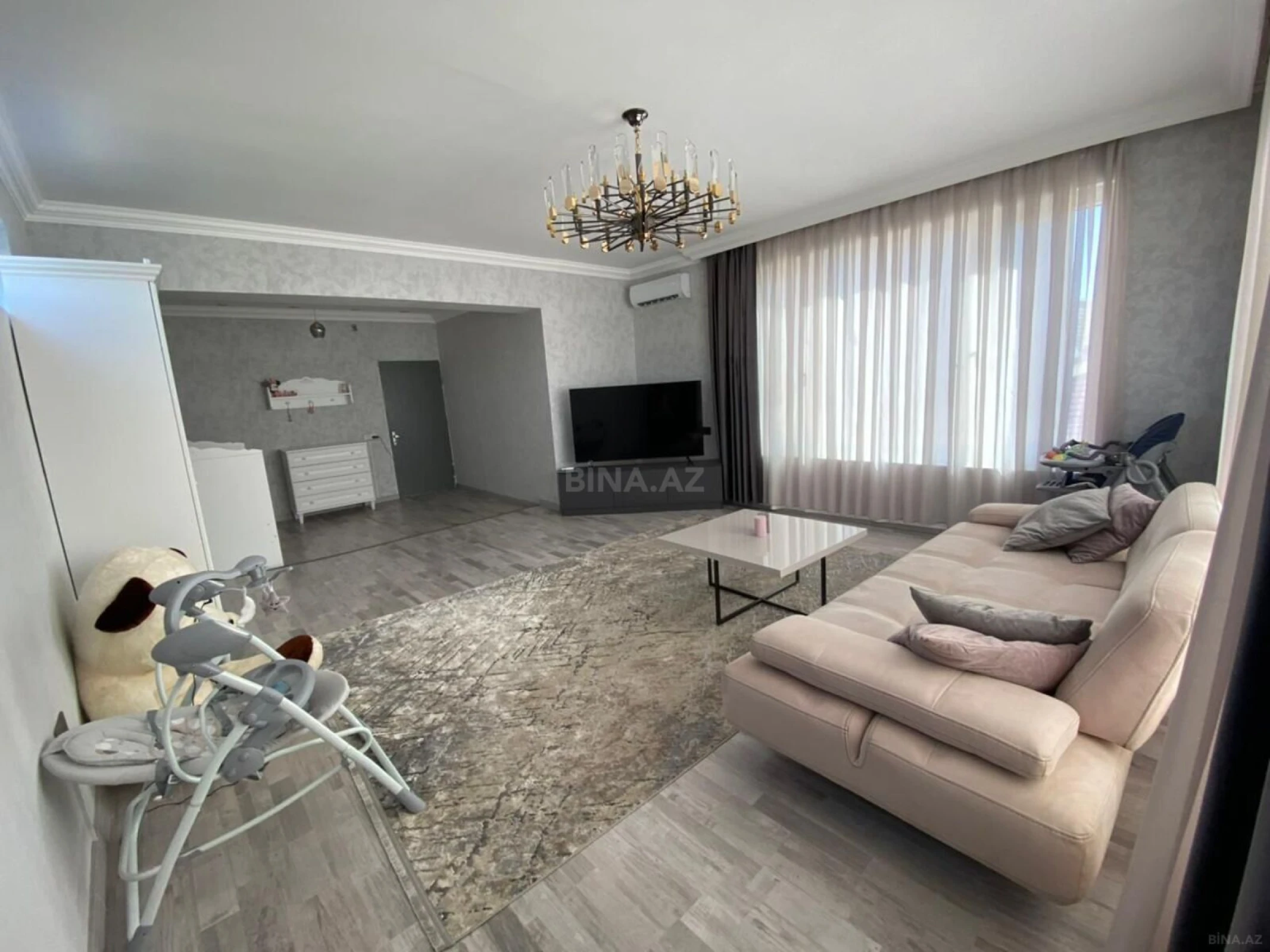 Satılır 8 otaqlı həyət evi 280 m²