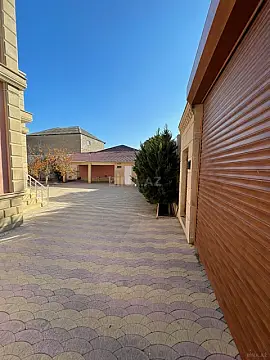 Satılır 8 otaqlı həyət evi 280 m²