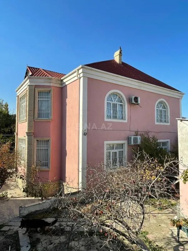 Satılır 8 otaqlı həyət evi 280 m²