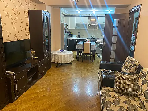 Satılır 2 otaqlı mənzil 65 m² — Bakı, İnşaatçılar 2 otaq 65.00 m²
