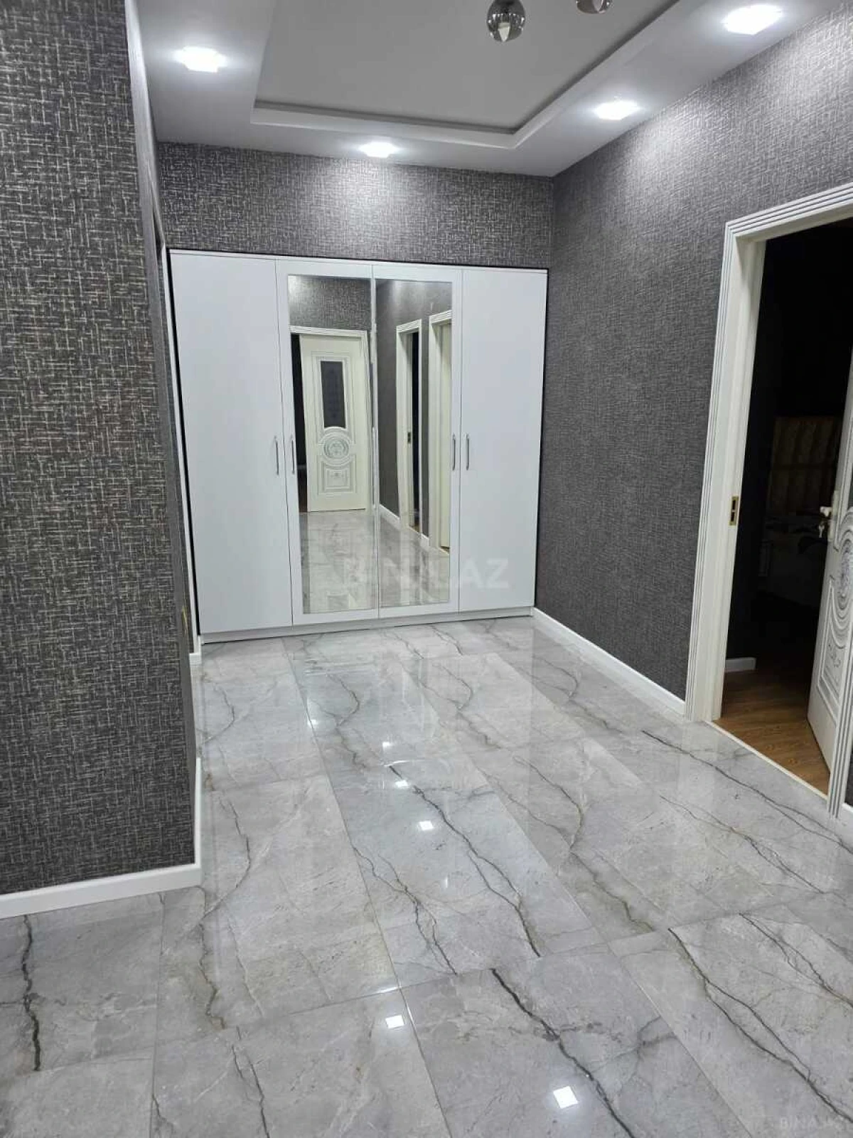 Kirayə verilir 3 otaqlı mənzil 150 m²