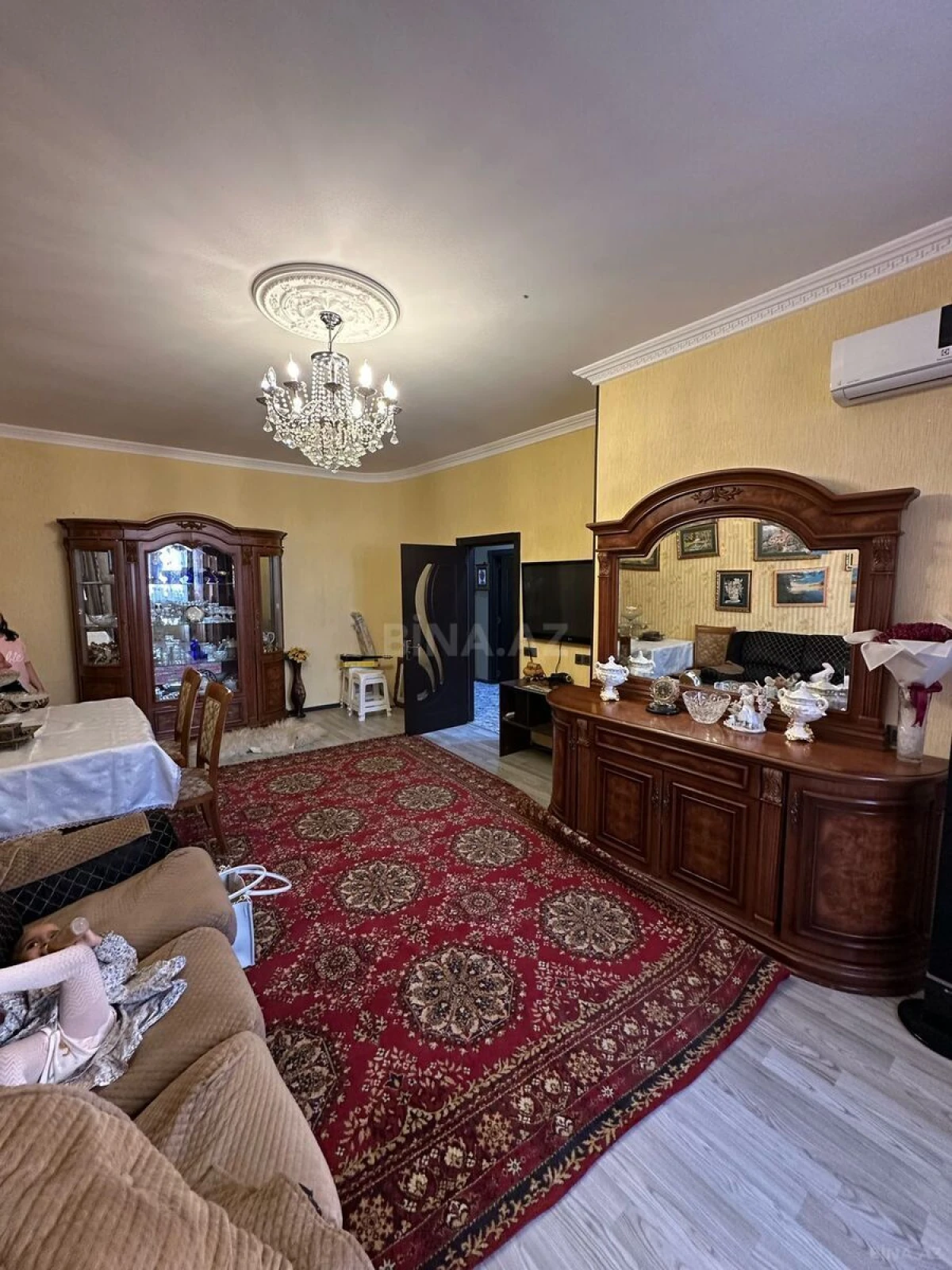 Satılır 3 otaqlı mənzil 130 m²