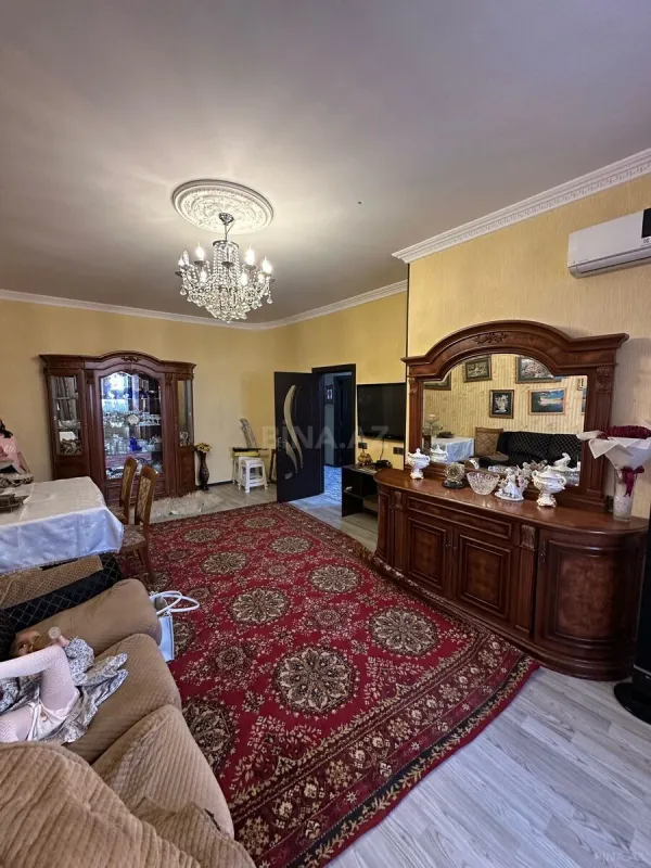 Satılır 3 otaqlı mənzil 130 m²