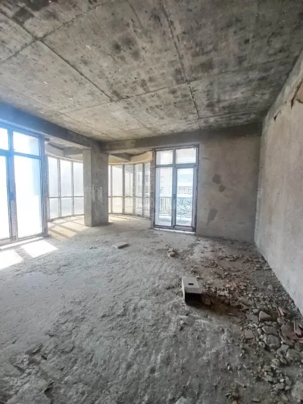 Satılır 3 otaqlı mənzil 159 m²