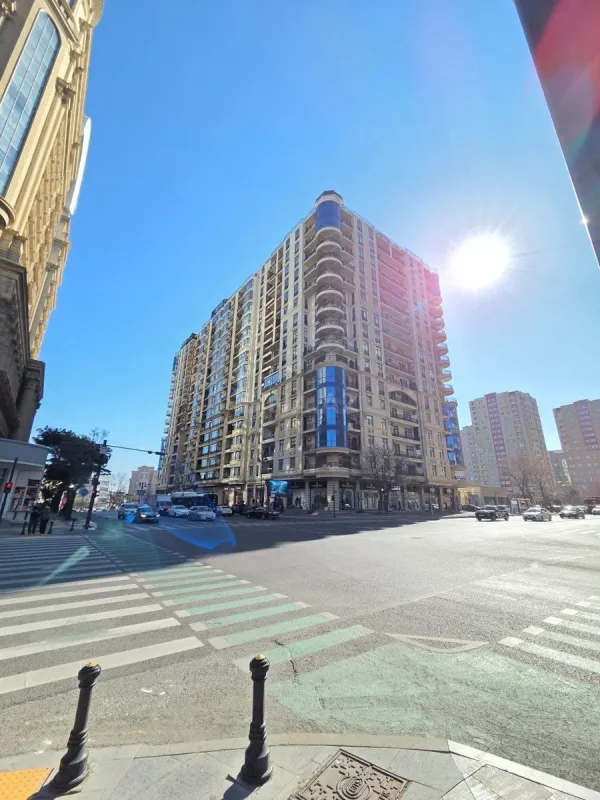 Satılır 3 otaqlı mənzil 159 m²