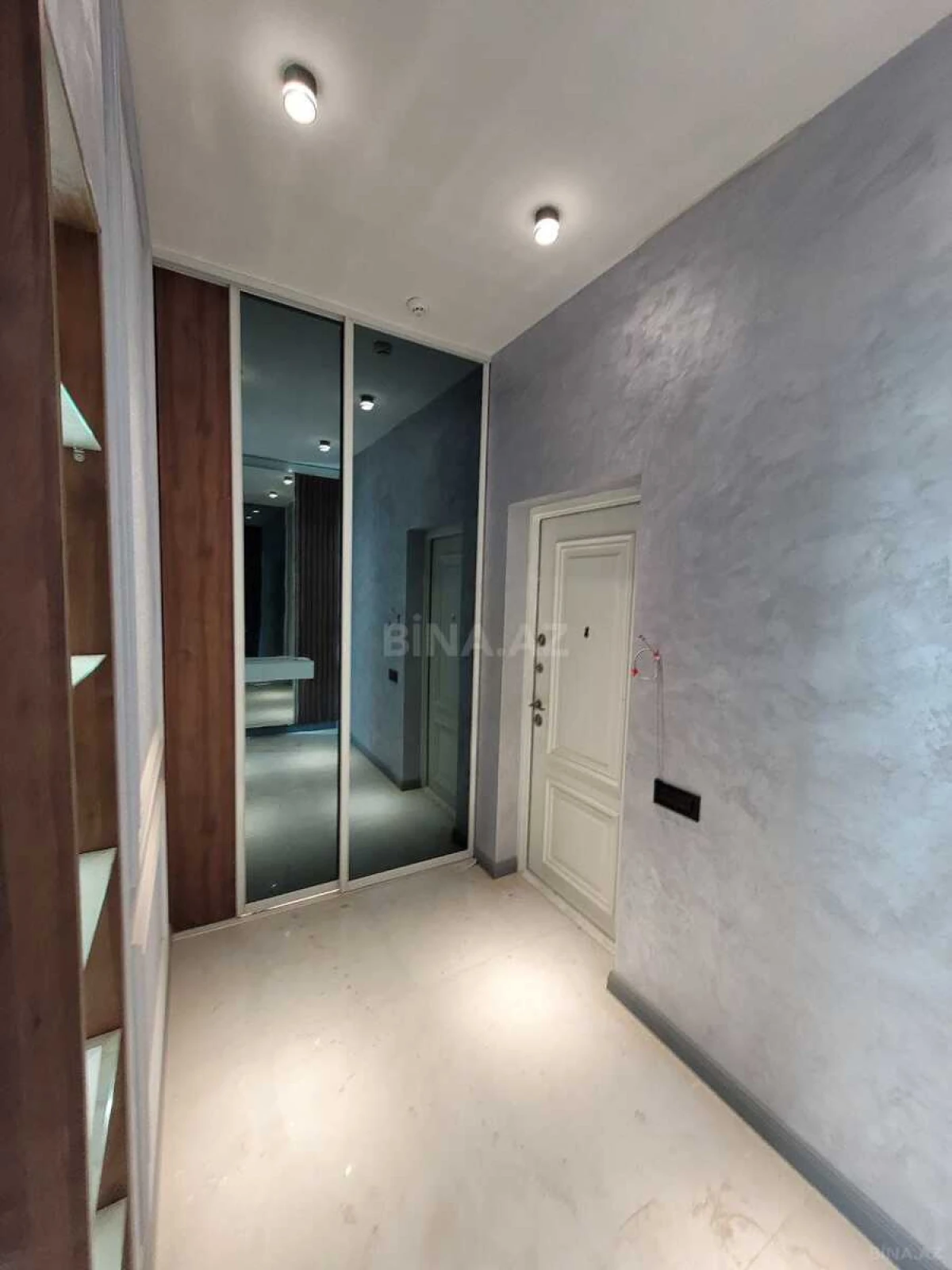 Satılır 4 otaqlı mənzil 100 m²