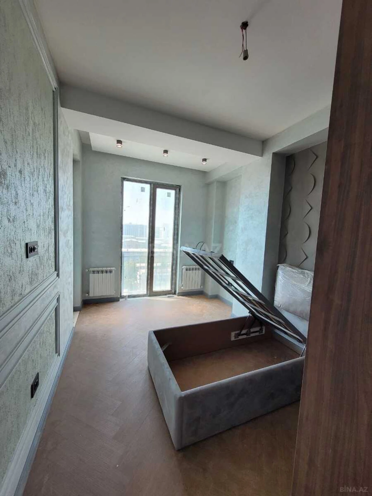 Satılır 4 otaqlı mənzil 100 m²