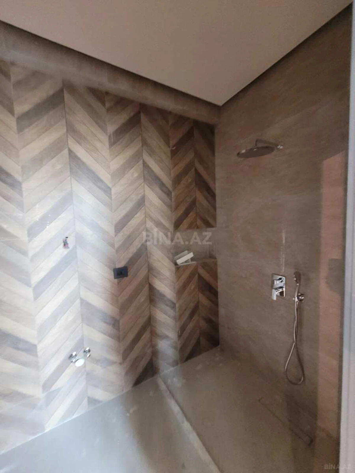 Satılır 4 otaqlı mənzil 100 m²