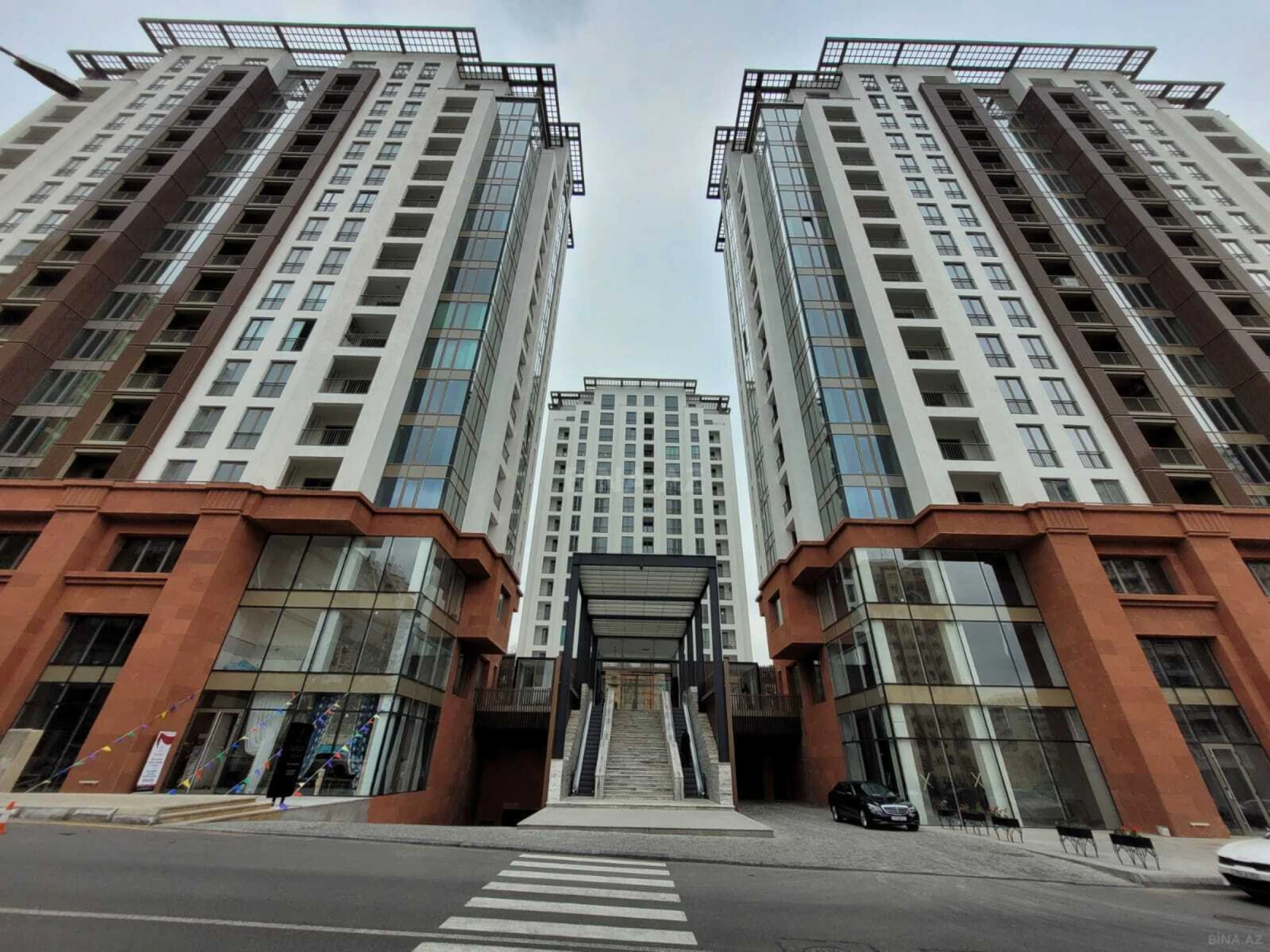 Satılır 4 otaqlı mənzil 100 m²