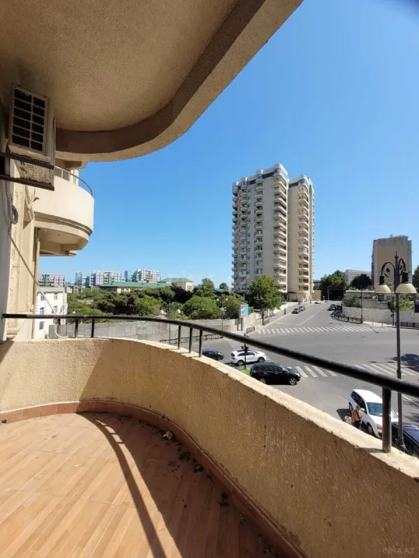 Satılır 4 otaqlı mənzil 170 m²