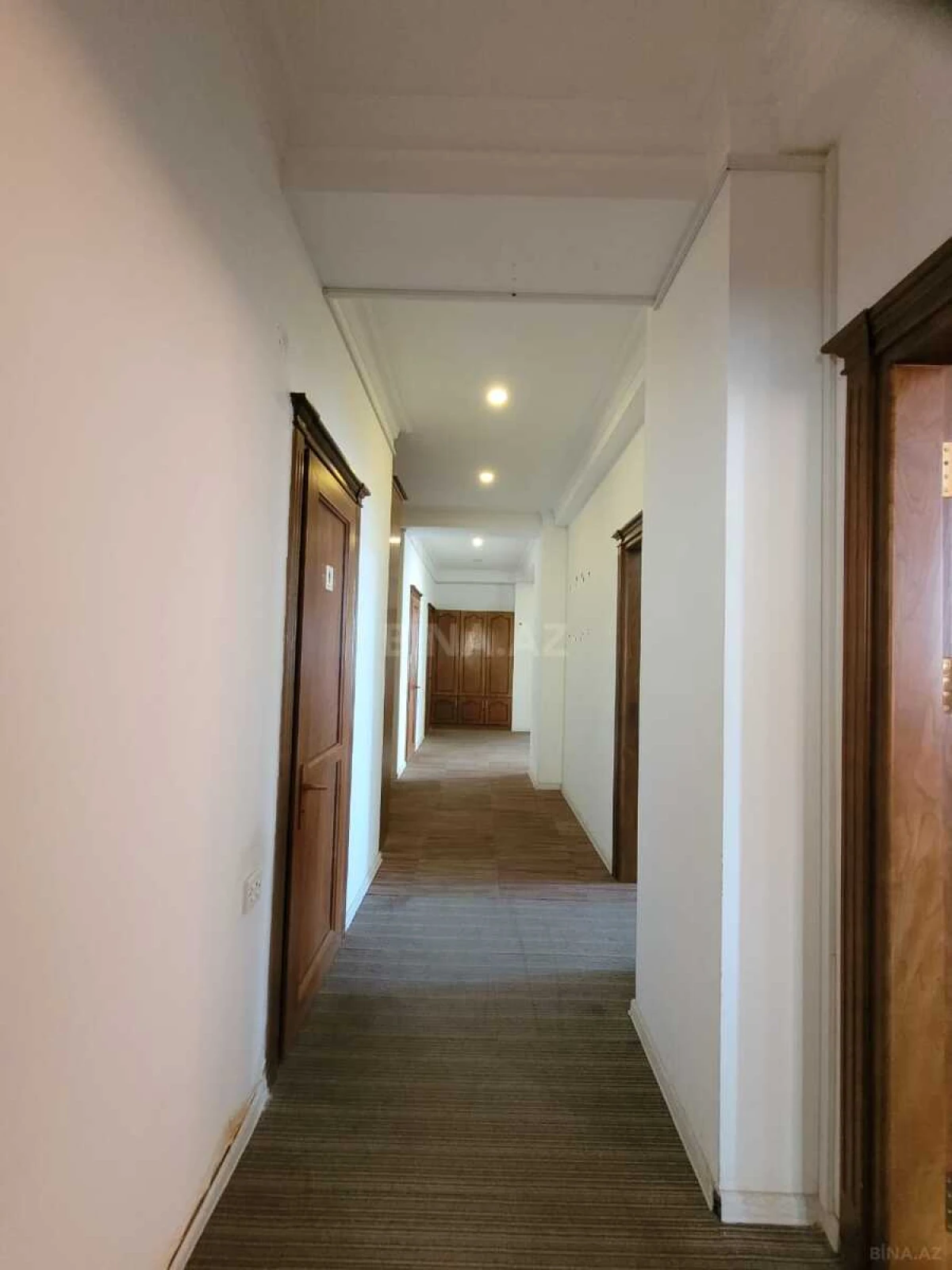 Satılır 4 otaqlı mənzil 170 m²