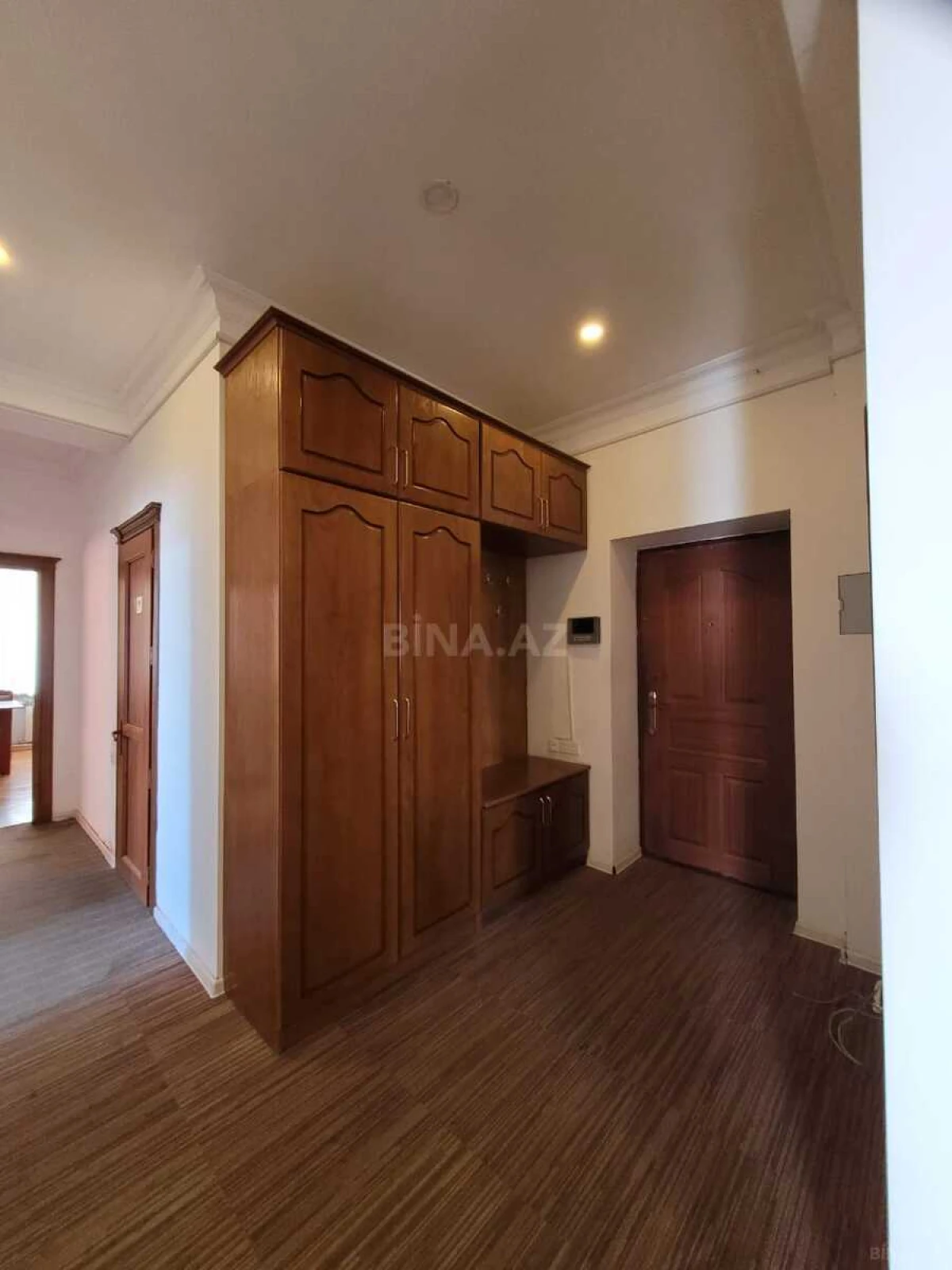 Satılır 4 otaqlı mənzil 170 m²