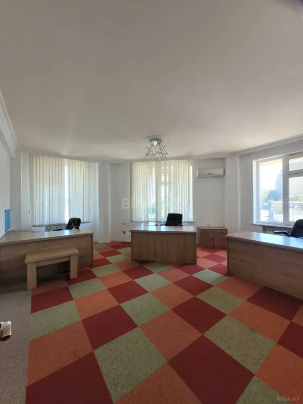 Satılır 4 otaqlı mənzil 170 m²