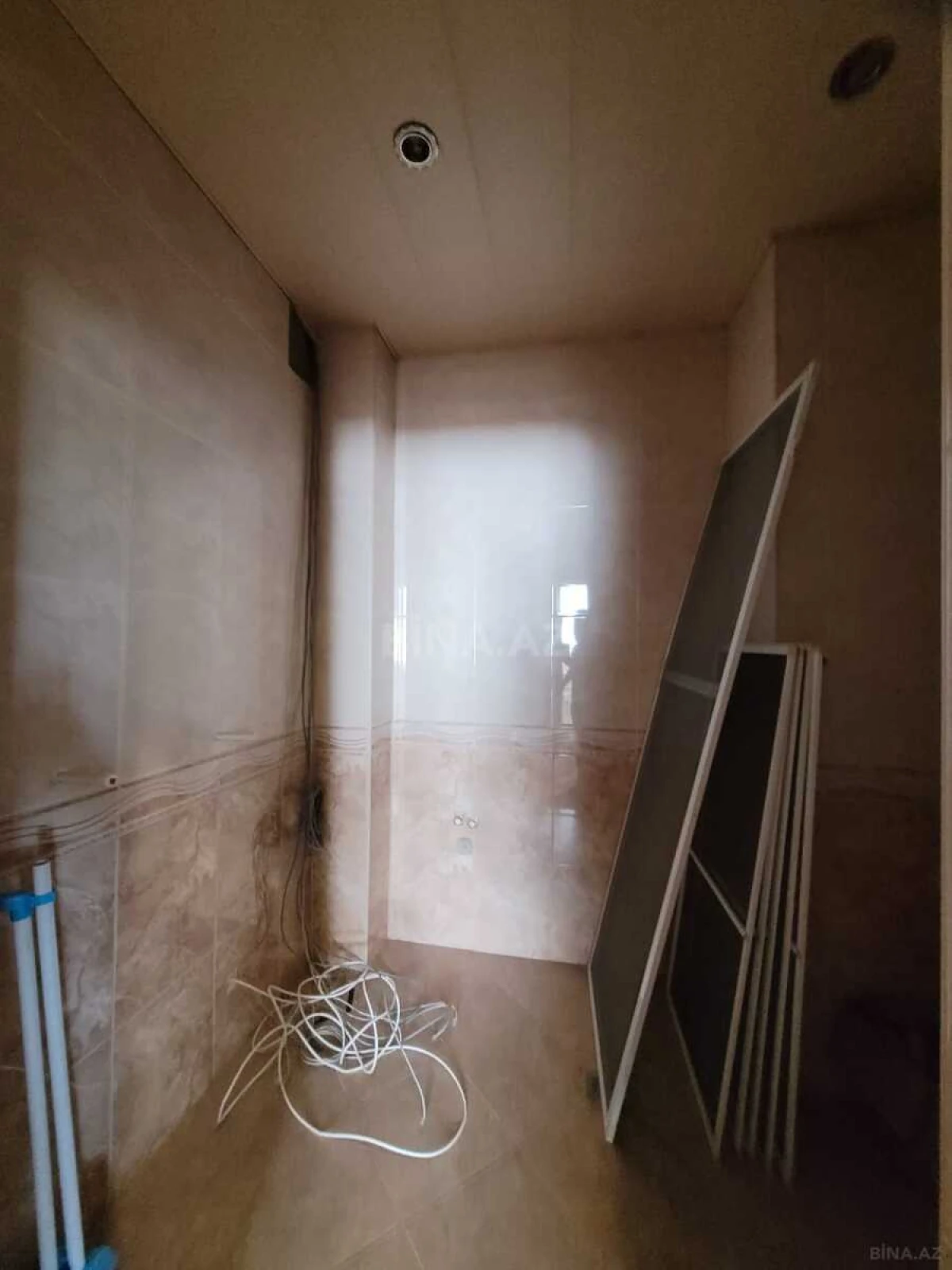 Satılır 4 otaqlı mənzil 170 m²