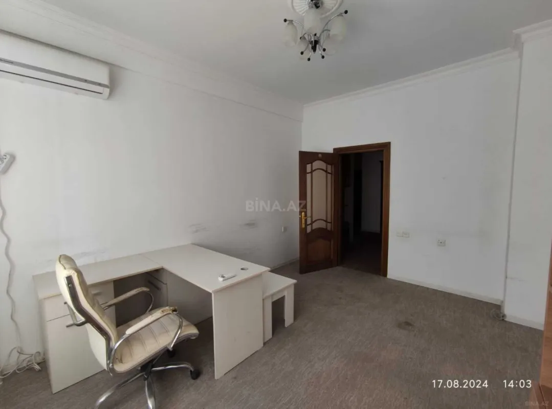 Satılır 4 otaqlı mənzil 170 m²