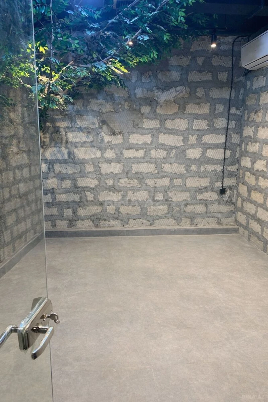 Kirayə verilir obyekt 412 m²