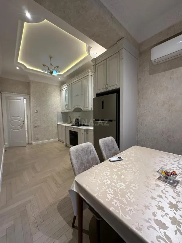 Kirayə verilir 2 otaqlı mənzil 105 m²