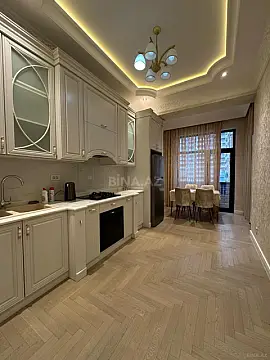 Kirayə verilir 2 otaqlı mənzil 105 m²