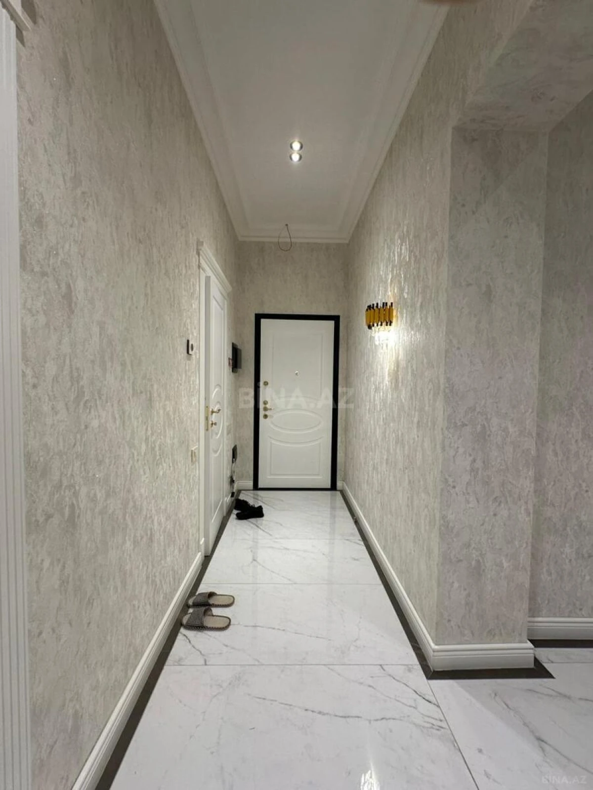 Kirayə verilir 2 otaqlı mənzil 105 m²