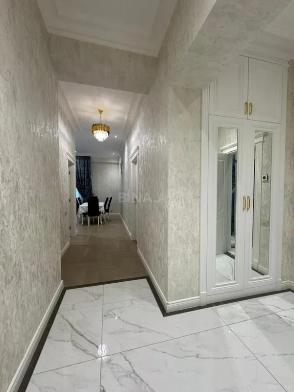 Kirayə verilir 2 otaqlı mənzil 105 m²