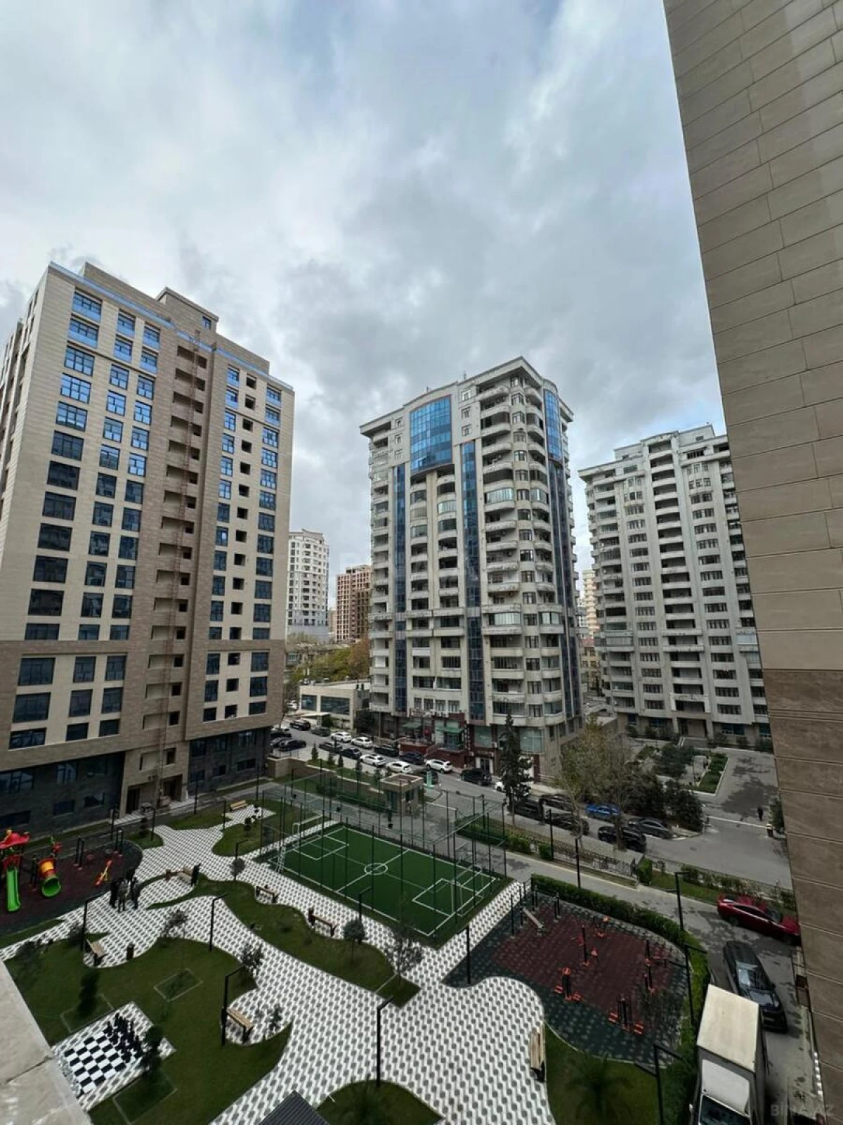 Kirayə verilir 2 otaqlı mənzil 105 m²