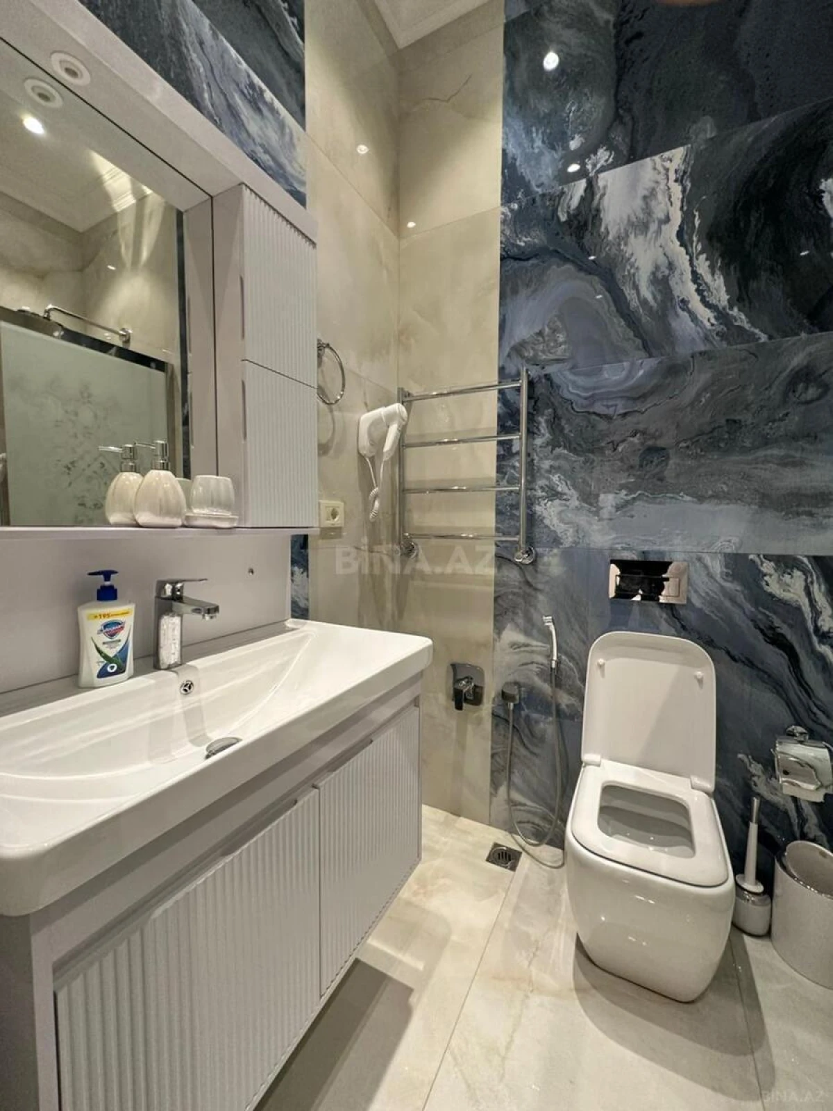 Kirayə verilir 2 otaqlı mənzil 105 m²