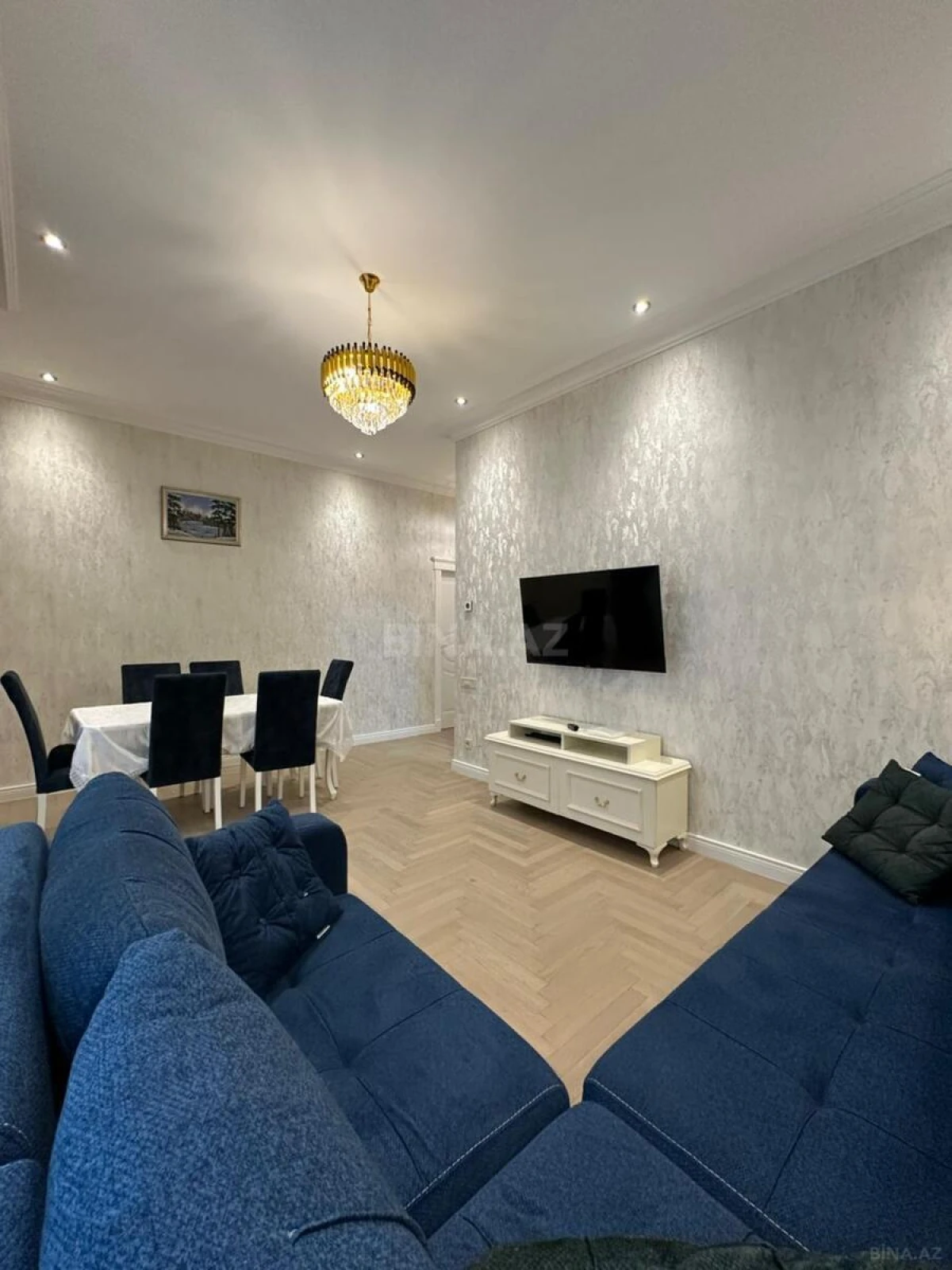 Kirayə verilir 2 otaqlı mənzil 105 m²