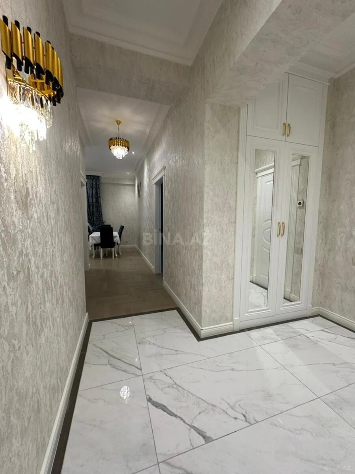 Kirayə verilir 2 otaqlı mənzil 105 m²