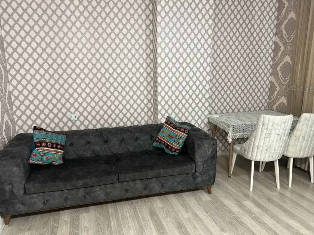 Kirayə verilir 2 otaqlı mənzil 80 m²