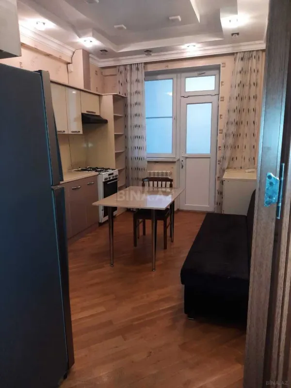 Kirayə verilir 2 otaqlı mənzil 81 m²