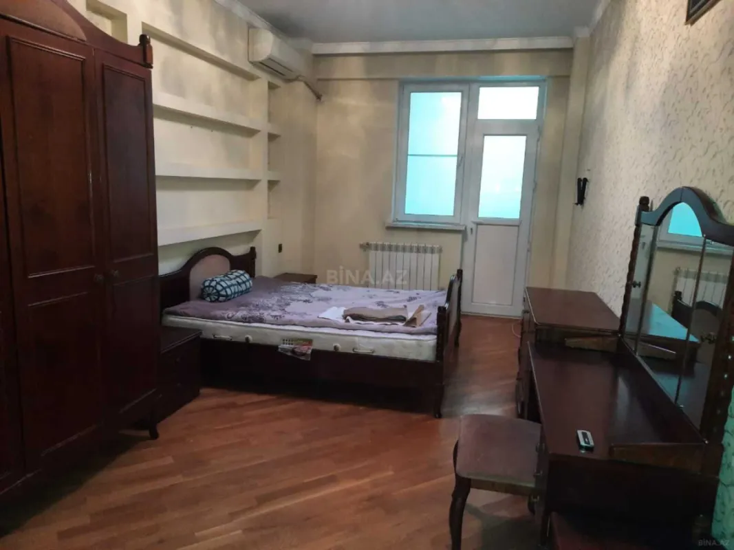 Kirayə verilir 2 otaqlı mənzil 81 m²