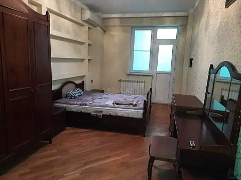 Kirayə verilir 2 otaqlı mənzil 81 m²