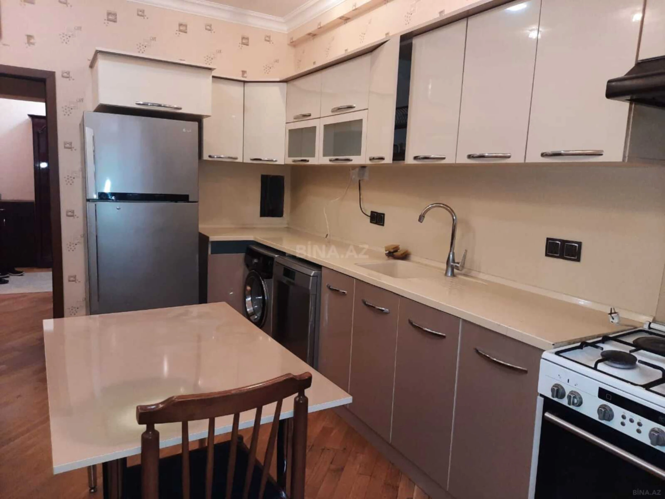 Kirayə verilir 2 otaqlı mənzil 81 m²