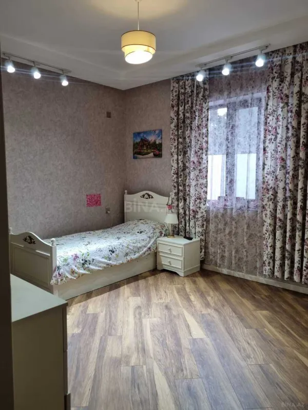 Satılır 5 otaqlı həyət evi 220 m²