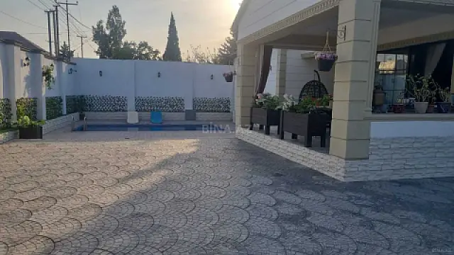 Satılır 5 otaqlı həyət evi 220 m²