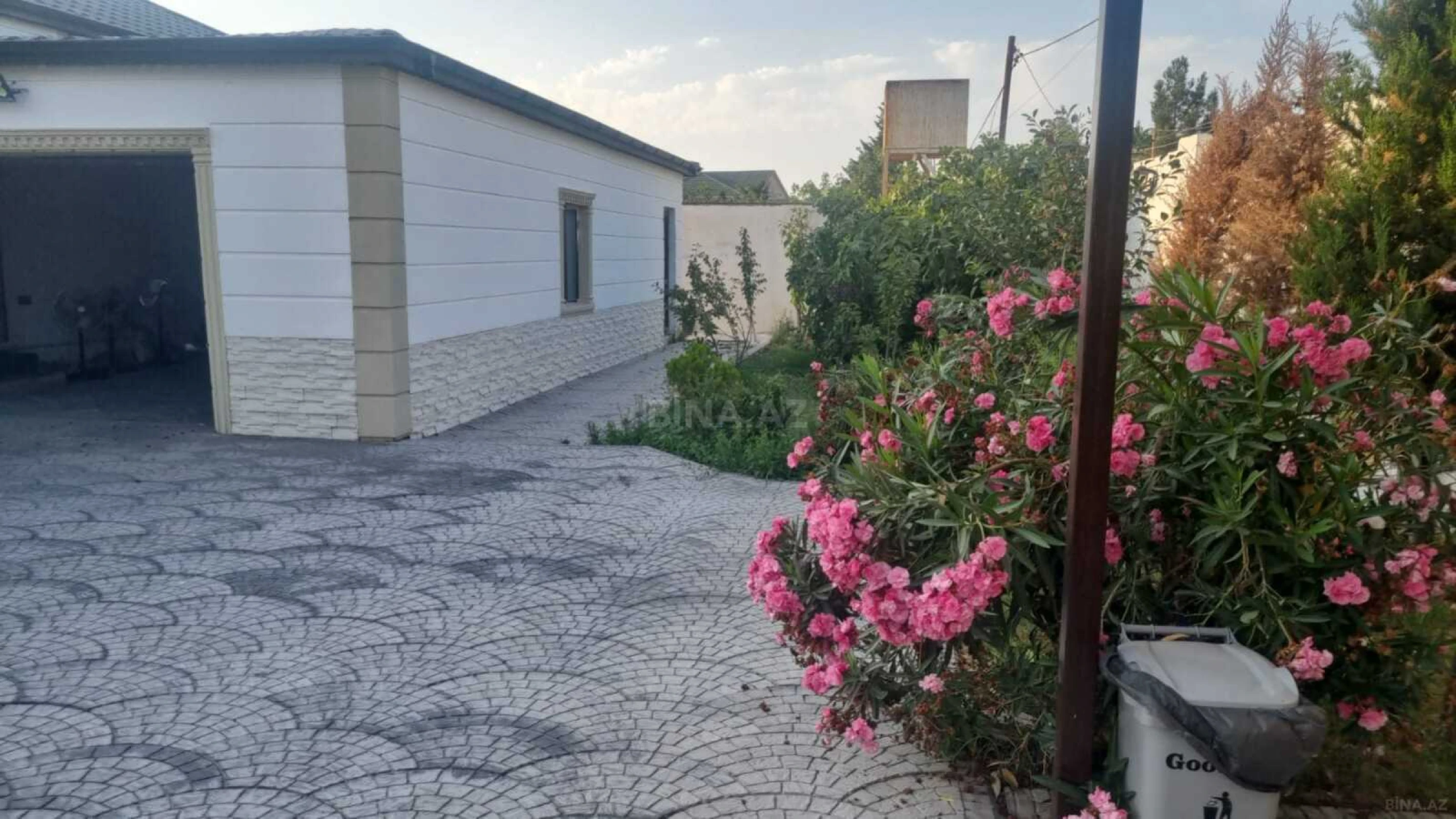 Satılır 5 otaqlı həyət evi 220 m²