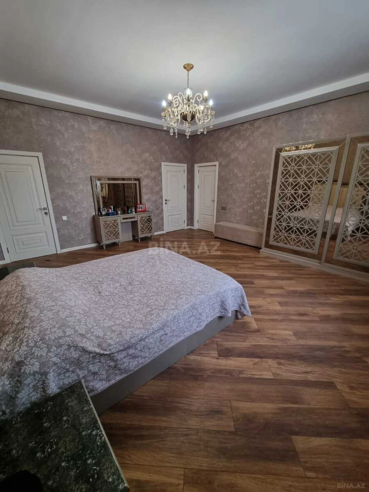 Satılır 5 otaqlı həyət evi 220 m²
