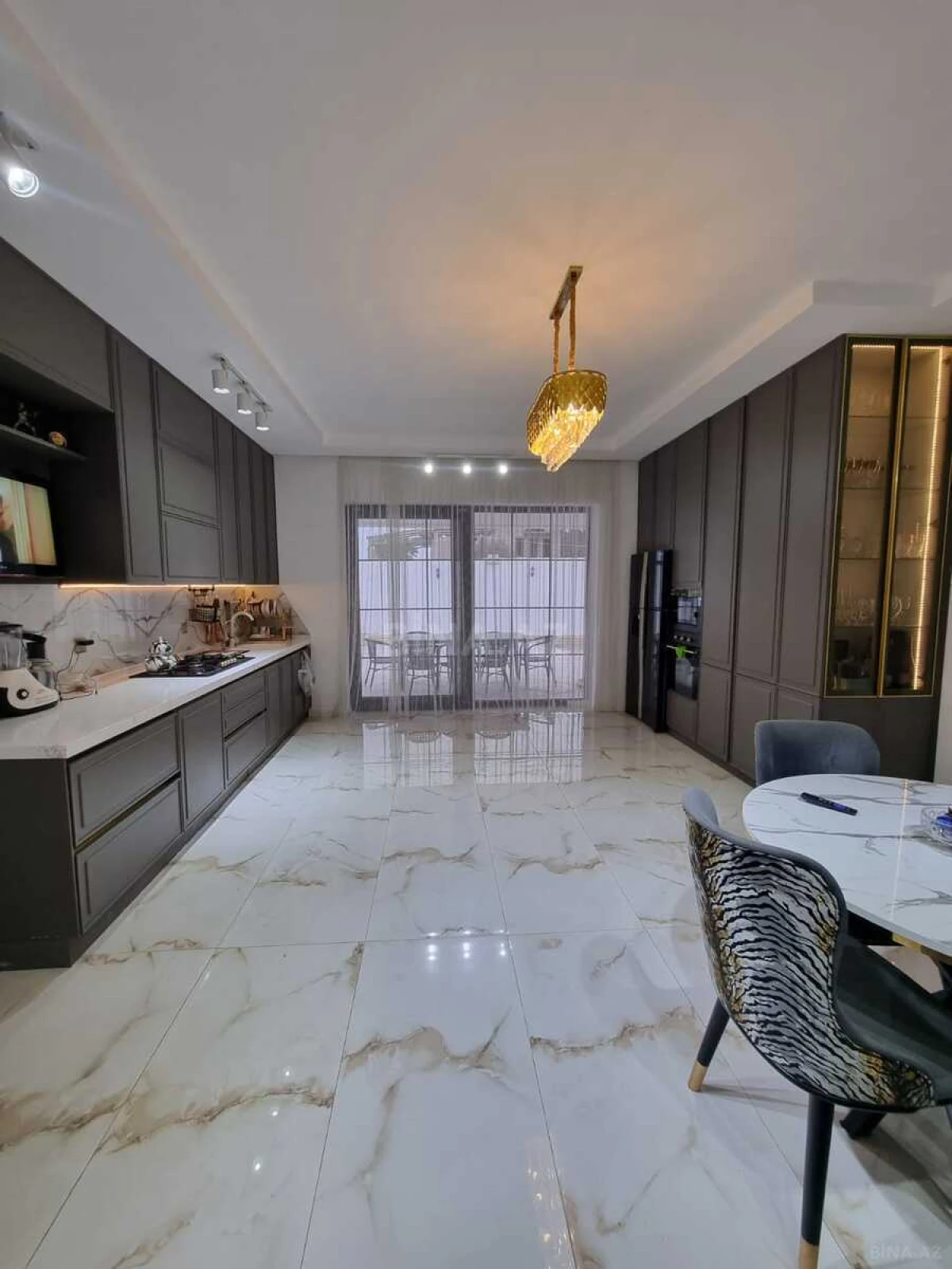 Satılır 5 otaqlı həyət evi 220 m²