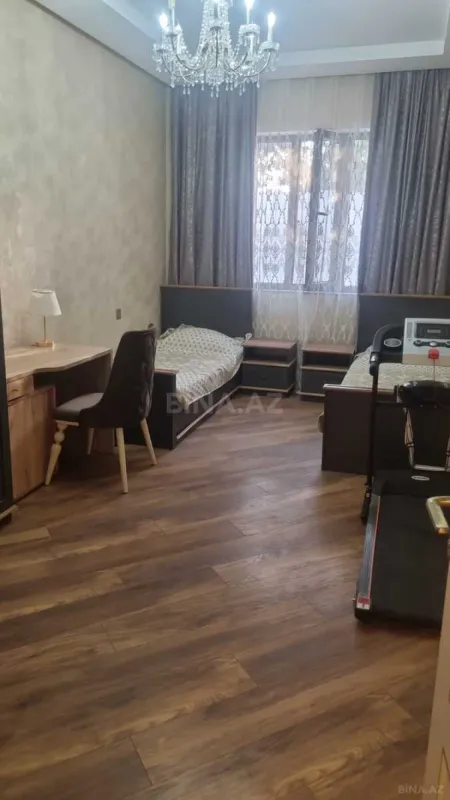 Satılır 5 otaqlı həyət evi 220 m²