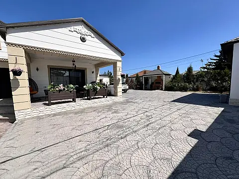 Satılır 5 otaqlı həyət evi 220 m²