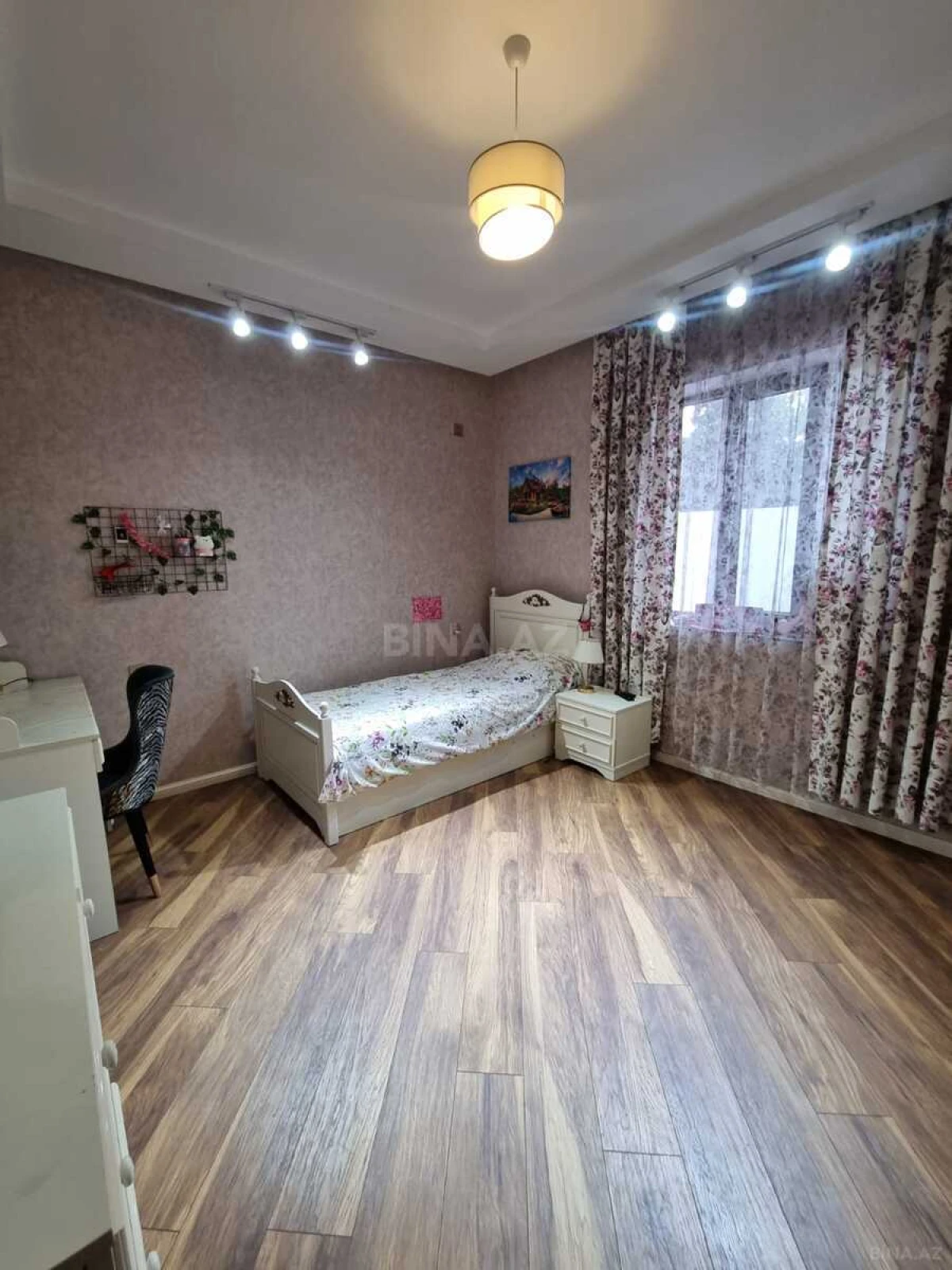 Satılır 5 otaqlı həyət evi 220 m²